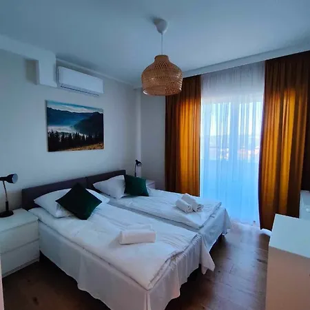 Miodowy - Penthouse Z Balkonem 아파트